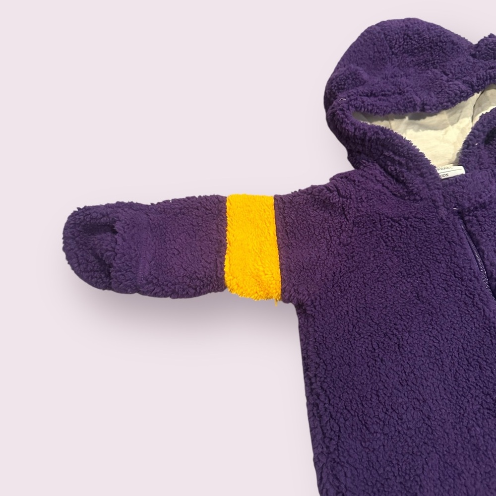 NWT NFL Team Minnesota Vikings Football Fleece Zip Up Footies Sz Newborn - Picture 2 of 8